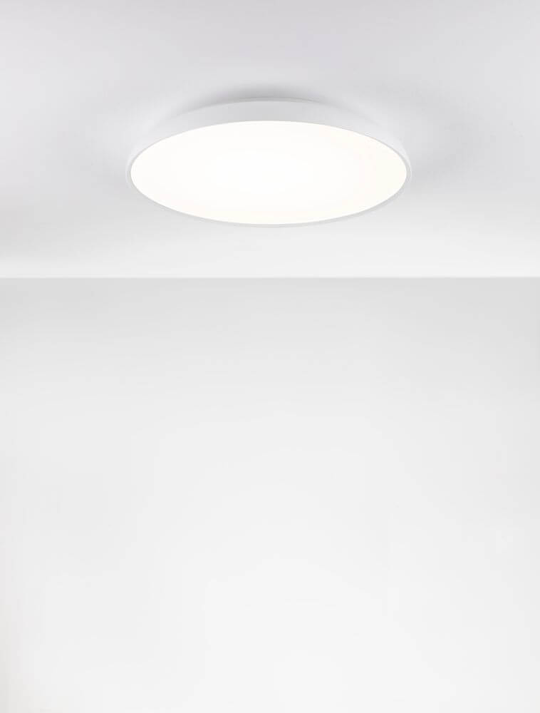 Linus LED Deckenleuchte Ø 60cm Triac 3000K in schlichter, eleganter Design-Atmosphäre.