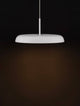Linus LED Pendelleuchte Ø 45cm Triac 3000K in modernem Design mit elegantem, weißem Lampenschirm.