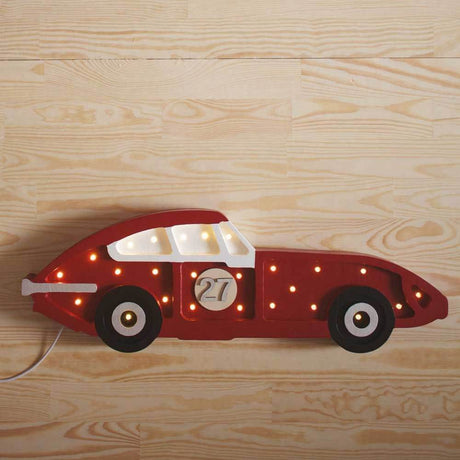 Kinder-Wandleuchte Racer in Form eines roten Autos mit Beleuchtung für Kinderzimmer.