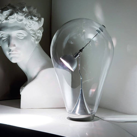 Lodes Blow LED Tischlampe mundgeblasen, leicht und kreativ, ideal für persönliche und intime Räume.