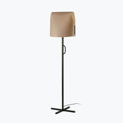 Luang floor lamp with a minimalist design made of nature-inspired material, ideal for a stylish lighting concept.