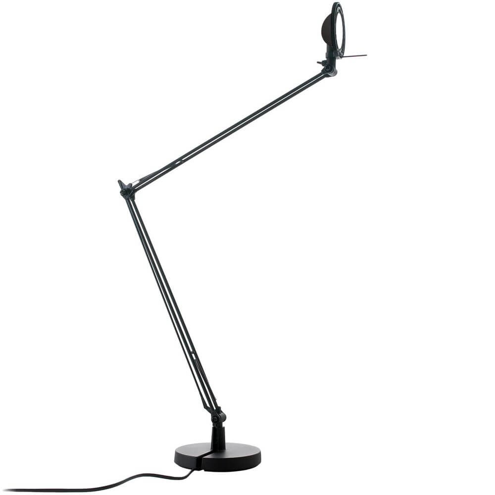 Luceplan Berenice Schreibtischlampe in elegantem Design mit flexiblem Arm und präzise ausgerichtetem Licht.