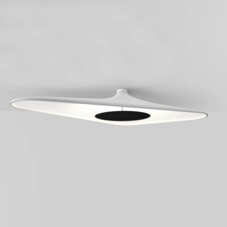 Luceplan LED Deckenlampe Soleil Noir 120 x 62cm mit futuristischemDesign und gleichmäßiger Lichtstreuung.