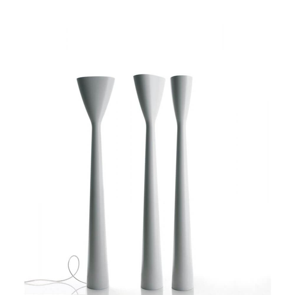 Luceplan LED Stehleuchte Carrara 185cm in modernem Design, dreiteilig aus Polyurethan, ideal für indirektes Licht.