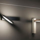 Luceplan LED Wandlampe Fly-Too 48cm in zwei Designvarianten an der Wand installiert.