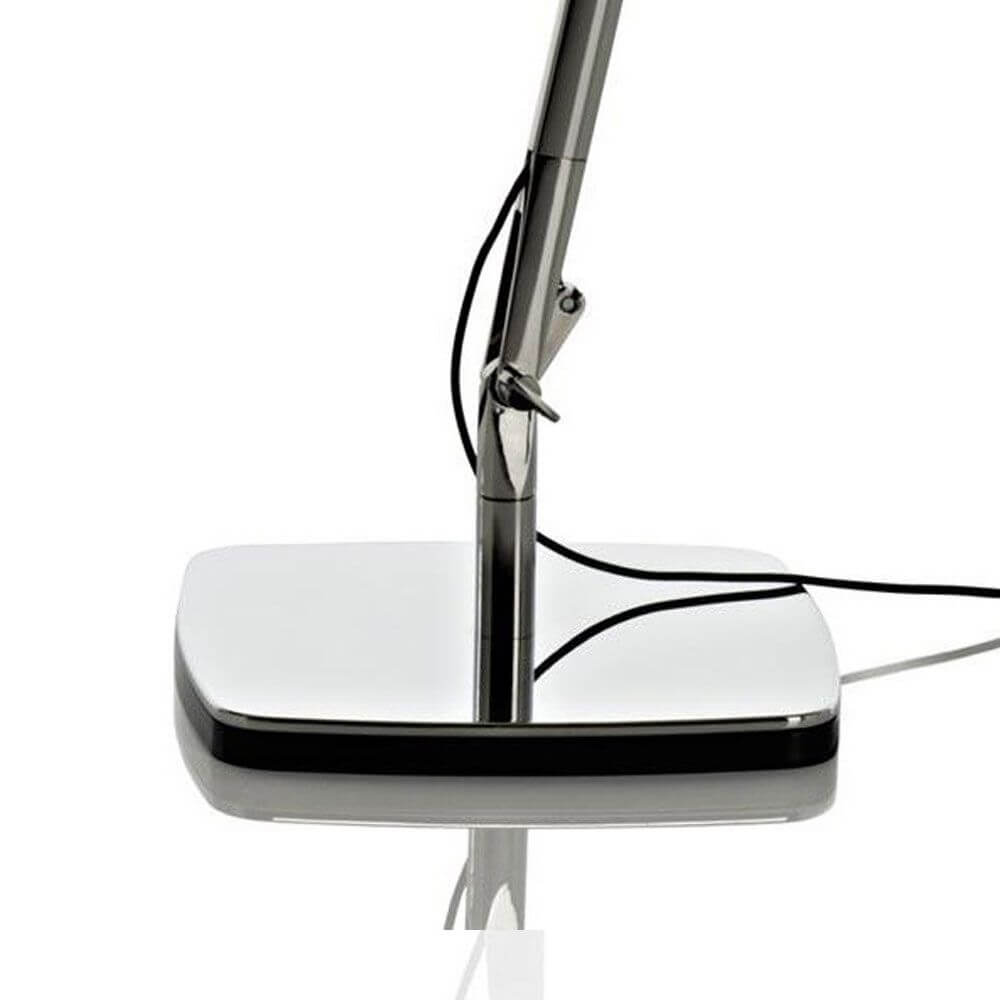 Luceplan Otto Watt Tischfuß 18 x 18cm mit eleganter, stabiler Basis und dimmbarem LED-Licht.