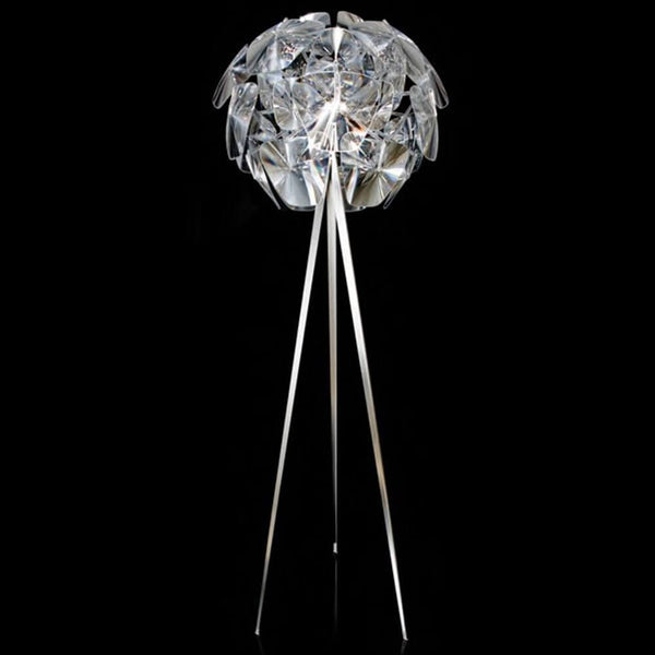 Luceplan Stehleuchte Hope Ø 72cm mit Dimmer auf einem schwarzen Hintergrund, elegantes und modernes Design.