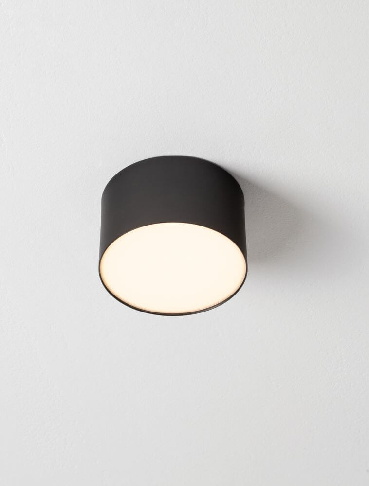 Luldo LED Deckenleuchte Ø 11cm in Schwarz, warmweißes Licht 3000K für moderne Interieurs.