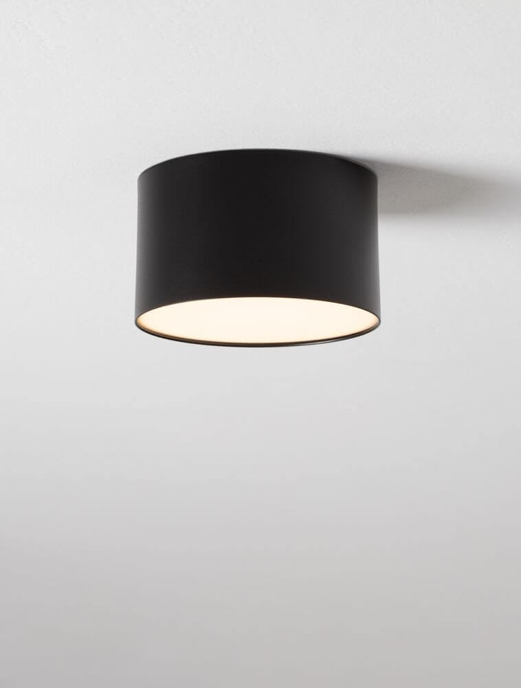 Luldo LED Deckenleuchte Ø 11cm in Schwarz mit warmem Licht bei 3000K für modernen Wohnstil.
