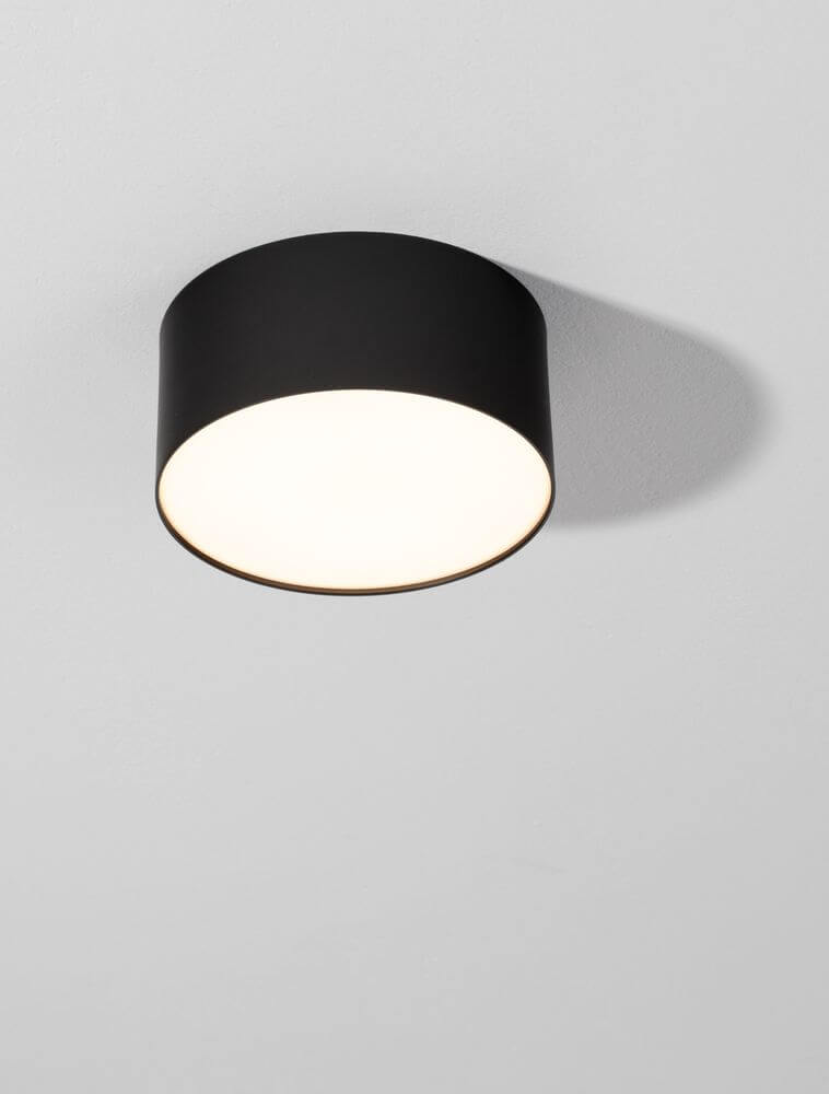 Luldo LED Deckenleuchte Ø 14cm 3000K ist eine elegante Deckenlampe aus schwarzem Metall.