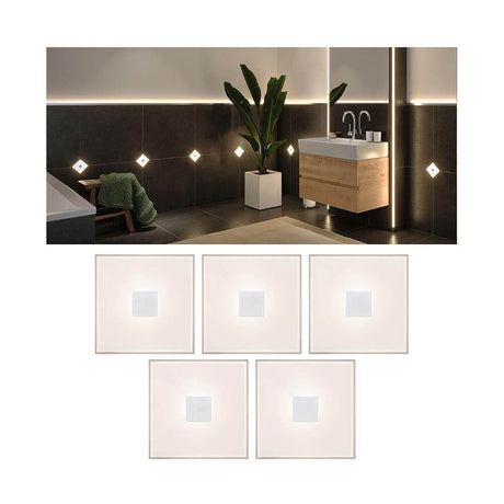 LumiTiles LED Fliesen Square 5er-Set Metall Kunststoff, Weiß in modernem Badezimmer mit kuscheligem Handtuch.