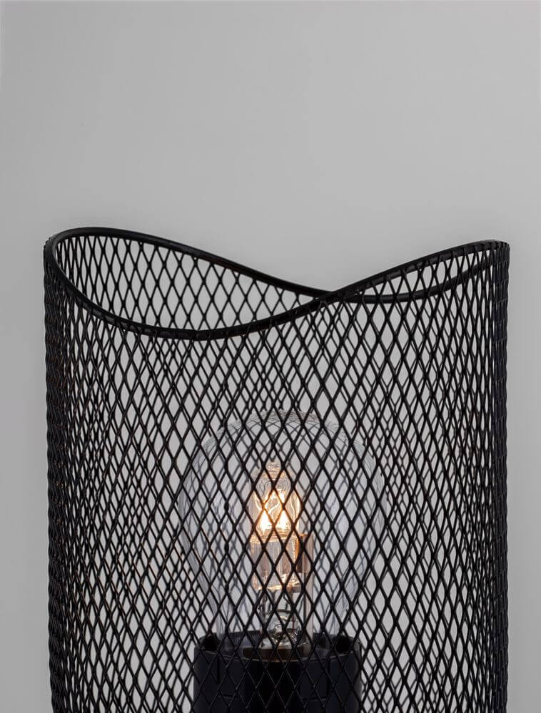 Lyron Tischleuchte E27 Ø 12cm mit eleganter Drahtstruktur und warmem Licht.