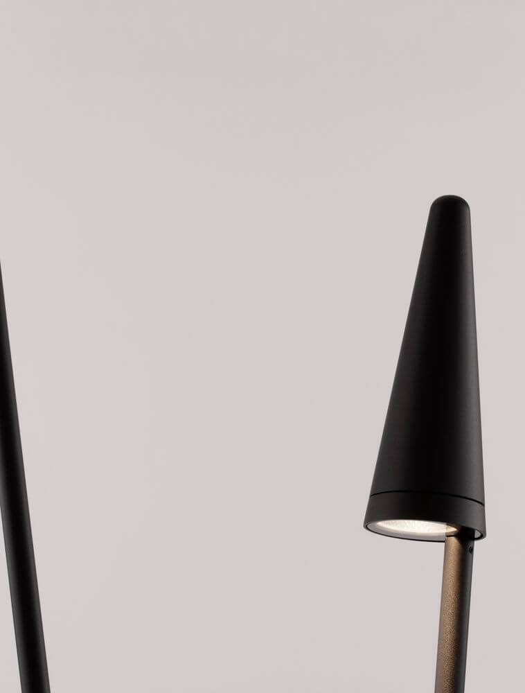 Mabel LED Außenwegeleuchte 3000K Schwarz IP54 - modernes Lichtdesign mit futuristischer Ästhetik.