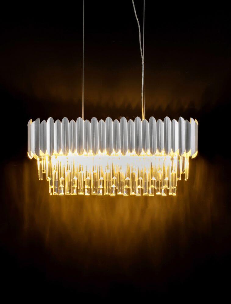 Magnolia Pendelleuchte 5-flammig Stadion mit kristallinem Design und warmem Licht.
