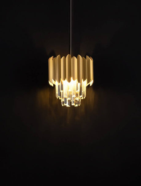 Magnolia pendellampe E14 Ø 25 cm med krystallprismer og elegant design, ideell for stemningsfull belysning.