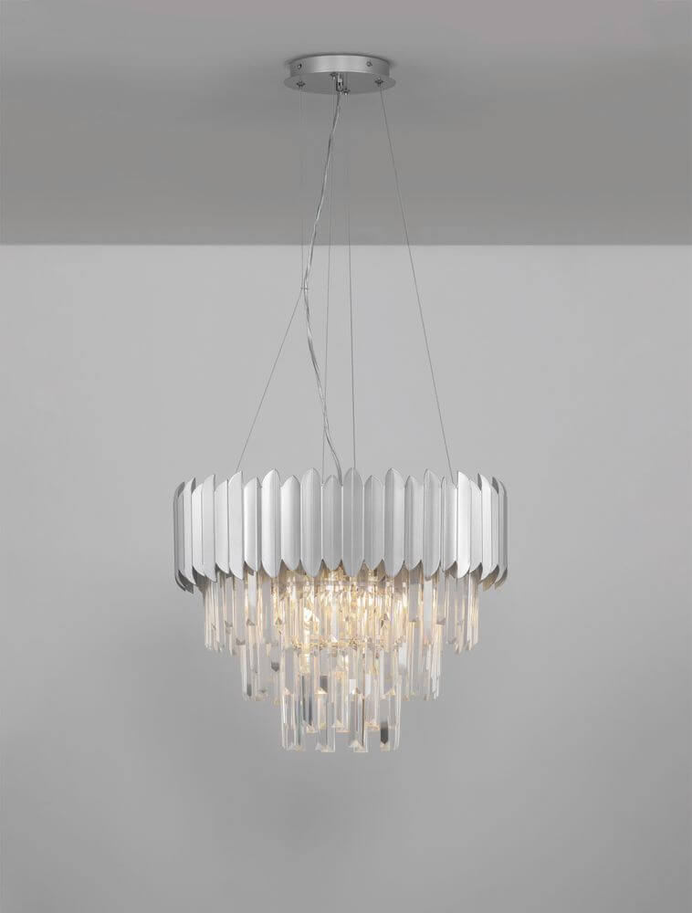 Magnolia Pendelleuchte Prismatisch 6-flammig Ø 50cm mit facettiertem Kristall-Design und goldfarbenem Aluminium.