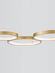 Magnus LED Pendelleuchte 3-flammig 3000K in Gold mit drei kreisrunden Leuchtmitteln.