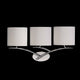 3-flammige Wandlampe Eve mit runden Textilschirmen und elegantem Metall-Design auf schwarzem Hintergrund.