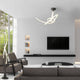 Armonia 56cm LED-Deckenlampe in modernem Wohnzimmer mit eleganter Beleuchtung und stilvollem Design.