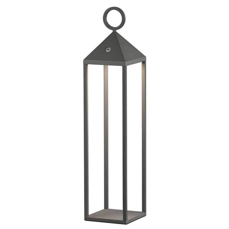 Lanterne d’extérieur Astun IP54 au design moderne, de forme angulaire et à la construction métallique robuste.