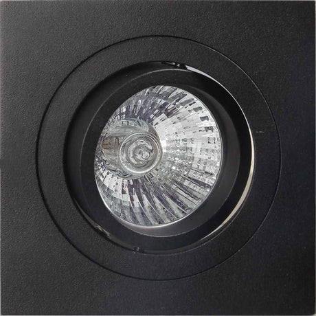 Spot encastré Basico GU10 carré au design noir avec une finition métallique de haute qualité et source lumineuse remplaçable.
