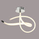 LED-Deckenlampe Armonia Curl mit geschwungener Form und eleganter Lichtwirkung.
