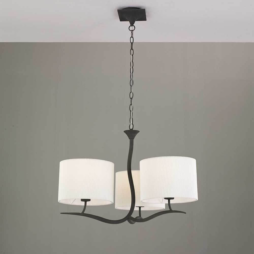 Eve Hängelampe 3-flammig mit runden, weißen Textilschirmen und schwarzem Metallgestell.