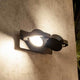 Iguazu Doppel-Außenwandlampe IP54 an einer Wand montiert, elegante runde Form und leistungsstarkes Licht.