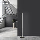 Kitesurf LED-Stehlampe in modernem Wohnraum, elegante Beleuchtung für stilvolle Einrichtung.