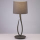 Lua Tischlampe Groß in modernem Design mit runder Textil- und Metallkombination.