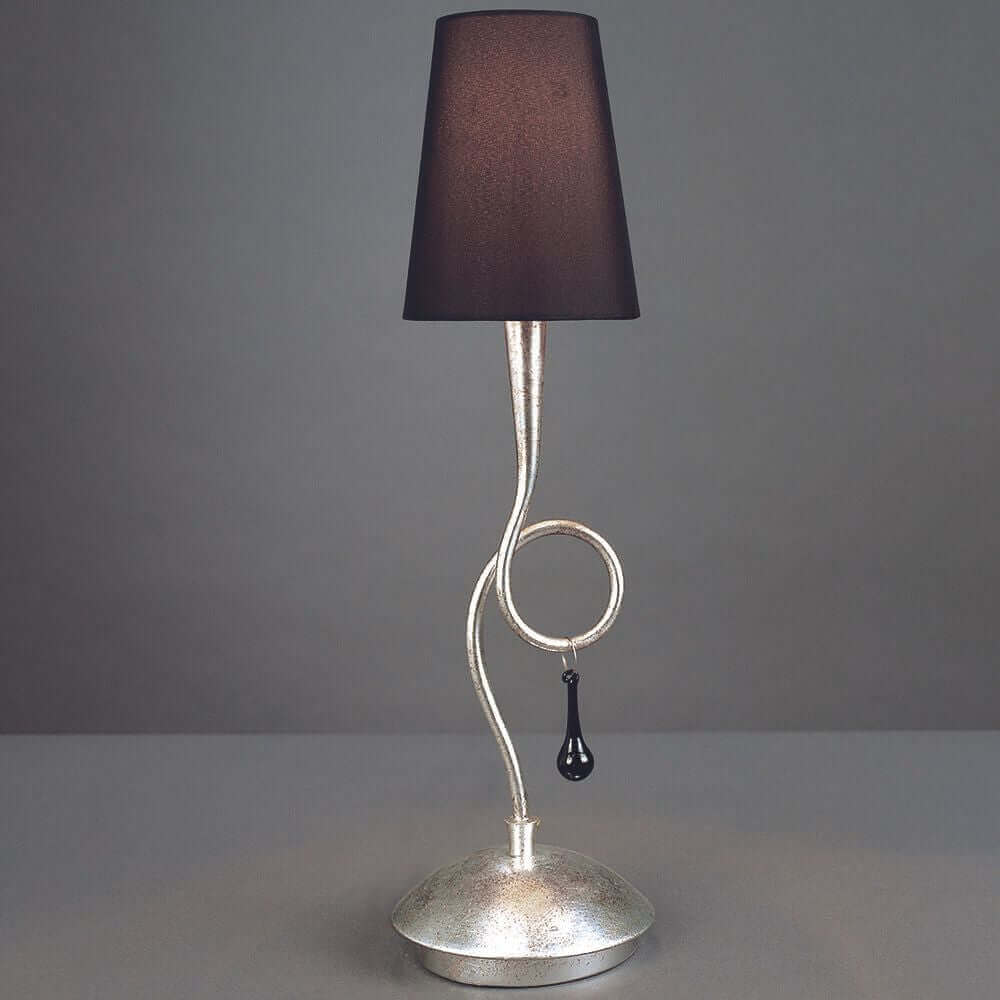 Elegante Paola Tischleuchte mit schwarzem Lampenschirm und geschwungenem silbernem Fuß.