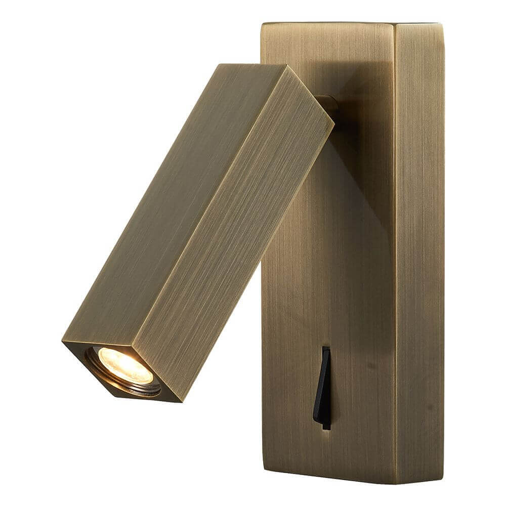 Stylische Tarifa LED-Wandleuchte mit Schalter in elegantem Messing-Design für moderne Räume.