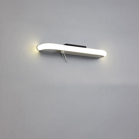 Tenerife LED Wandleuchte mit USB-Anschluss an einer Wand, elegant und modern in Weiß.