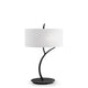 Tischlampe Eve in modernem Design mit runder Baumwoll-Lampe und elegantem Metallfuß.
