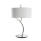 Tischlampe Eve mit runder Form aus Metall und Textil in modernem Design für Wohnzimmer und Essbereiche.