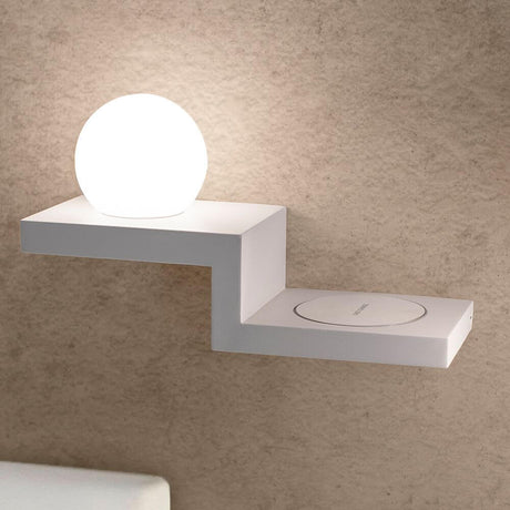 Zanzibar Stufen Kugel-LED-Wandleuchte mit Ladegerät, modernes Lichtdesign für Wohnzimmer und Essbereich.