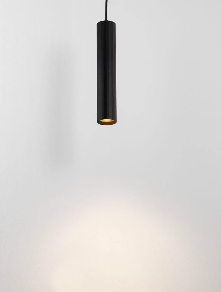 Mare Pendelleuchte Ø 5,5cm Geriffelt, moderne und stilvolle Deckenbeleuchtung in schwarz.