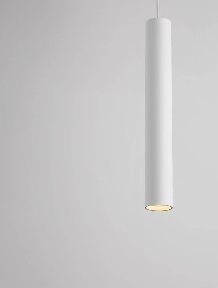 Alt Tag: Mare Pendelleuchte Ø 5,5cm Glatt in schlankem weißem Zylinder, minimalistisches Downlight für Esszimmer oder Wohnzimmer
