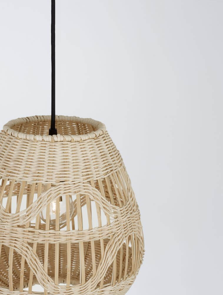 Marlo Pendelleuchte Birne Beige Rattan aus hellem Rattan mit natürlichem Charme für Ess- und Wohnzimmer.