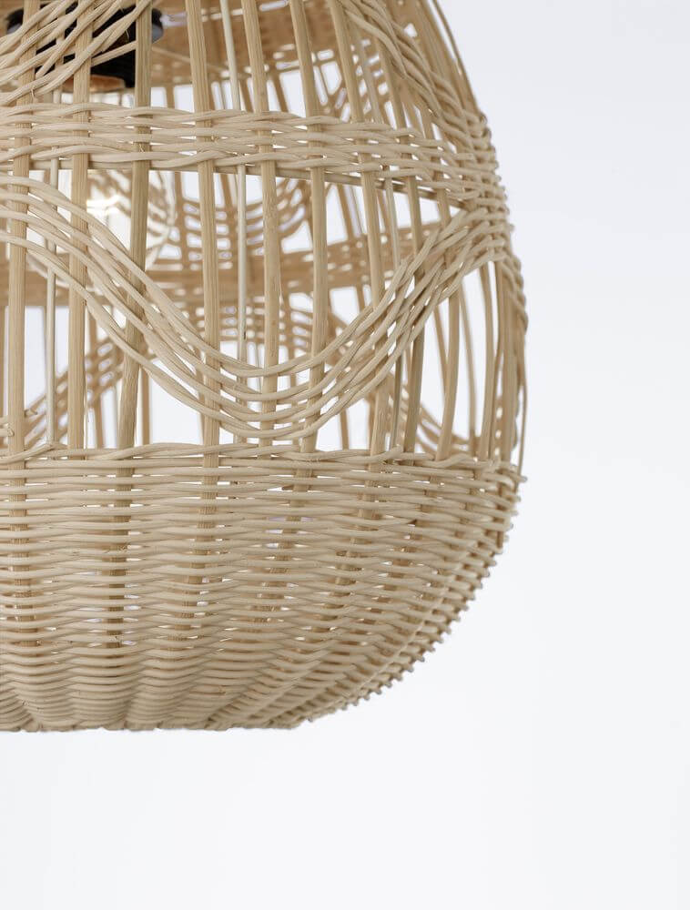 Marlo Pendelleuchte Birne Beige Rattan aus hellem Rattan mit elegantem Geflecht für eine einladende Atmosphäre.