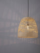 Marlo Pendelleuchte Glocke Beige Rattan hängend mit natürlicher Rattanstruktur und sanften Lichtakzenten.