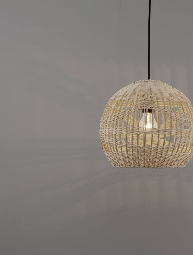 Marlo Pendelleuchte Kuppel Beige Rattan in Rattan-Optik, ideal für Wohn- oder Esszimmer.