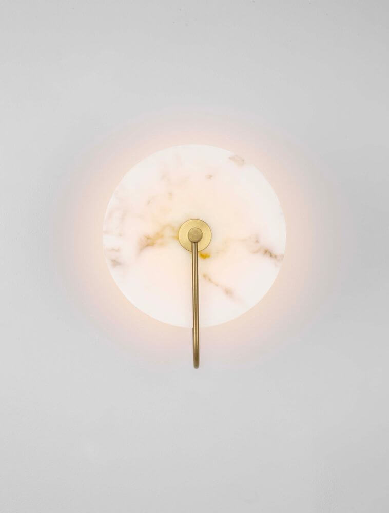 Maru Wandleuchte 3000K Gold aus Marmor mit goldenem Gestell, moderne Wandbeleuchtung für elegantes Ambiente.
