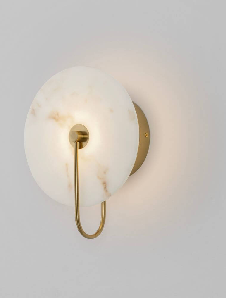 Maru Wandleuchte 3000K Gold mit elegantem Design und weichem Licht, ideal für Wohnräume.
