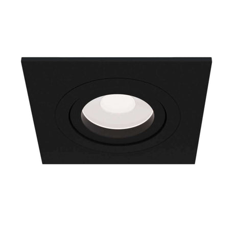 Plafonnier encastré carré Atom en noir avec spot orientable pour les intérieurs modernes.