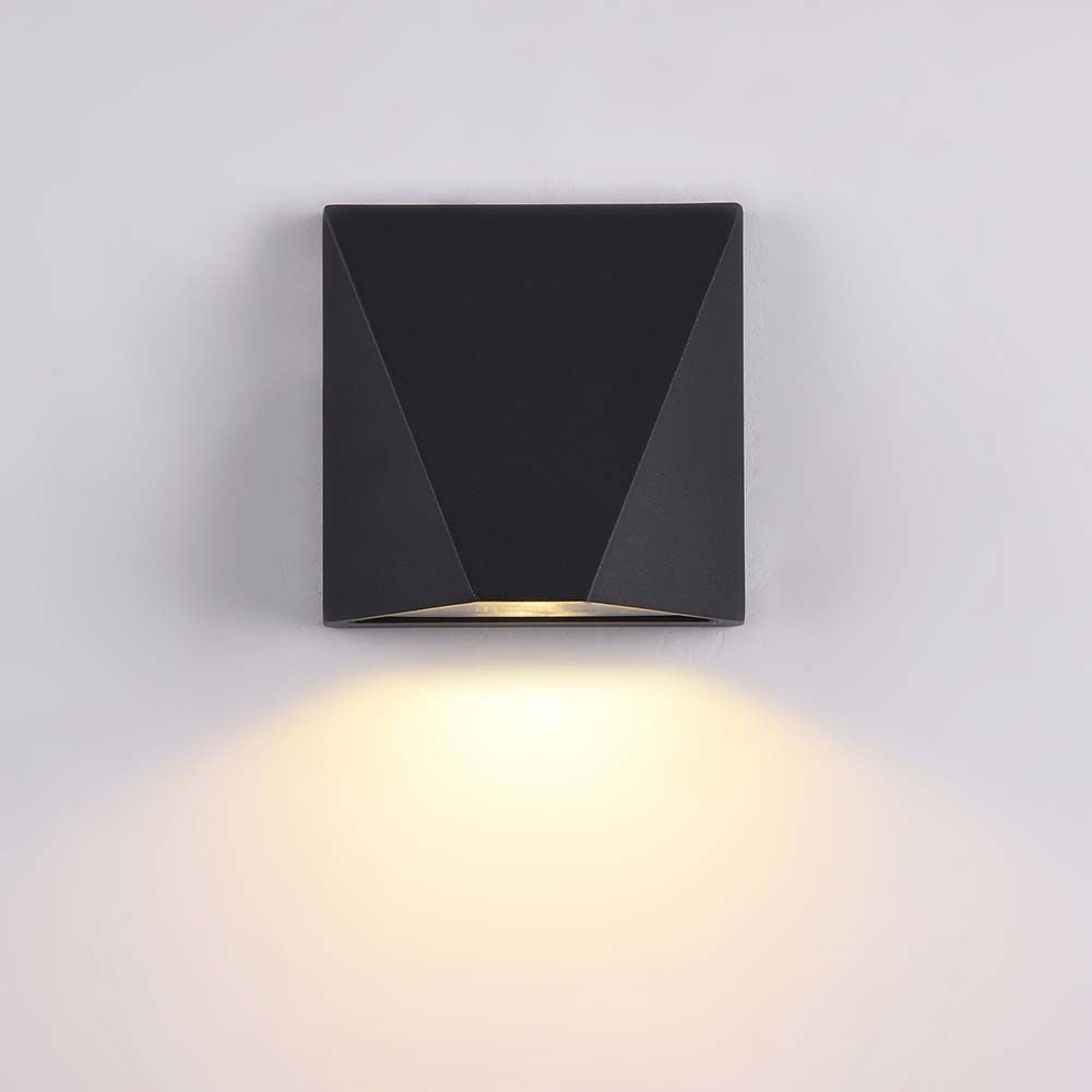Beekman LED Außenwandleuchte in Schwarz, wetterfest IP54, mit Metallkorpus und integriertem LED Modul.