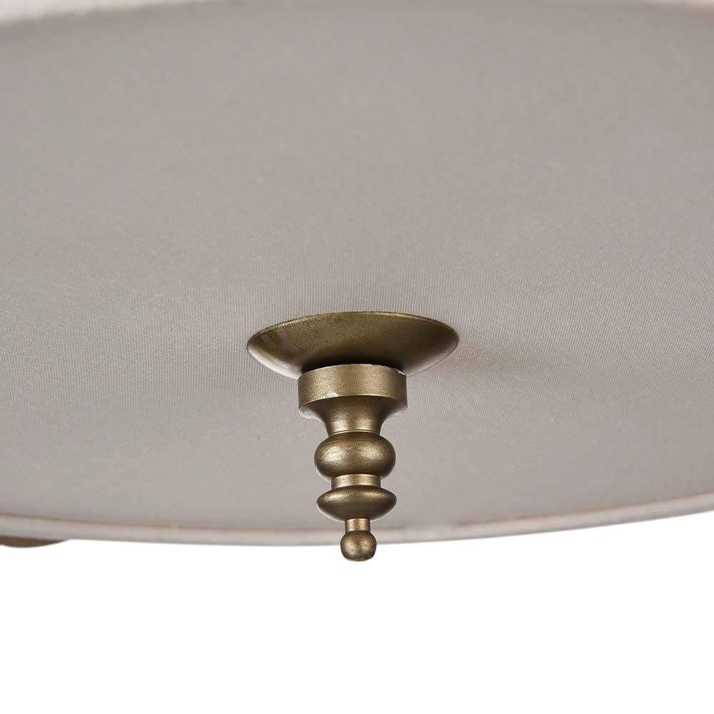 Burgeon Pendelleuchte Bronze - Detailansicht des Stofflampenschirms und der bronzenen Halterung.