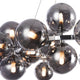 Dallas Hängeleuchte 25-flammig rund mit runden Diffusoren aus Glas und Metallrahmen in Chrom und Gold.