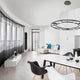 Fad LED Hängeleuchte Ø 80cm Metall im modernen Wohnraum mit eleganter Tisch- und Stuhlgestaltung.
