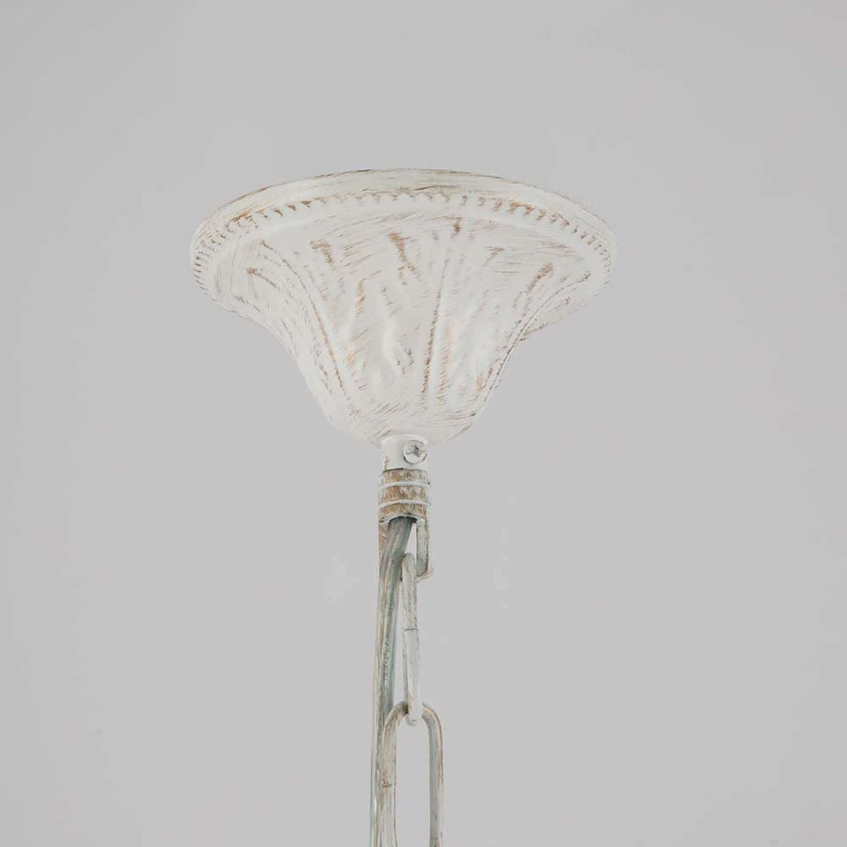 Deckelement des Grace Kronleuchter 10-flammig Weiß, Gold mit feinen Details und nostalgischem Design.